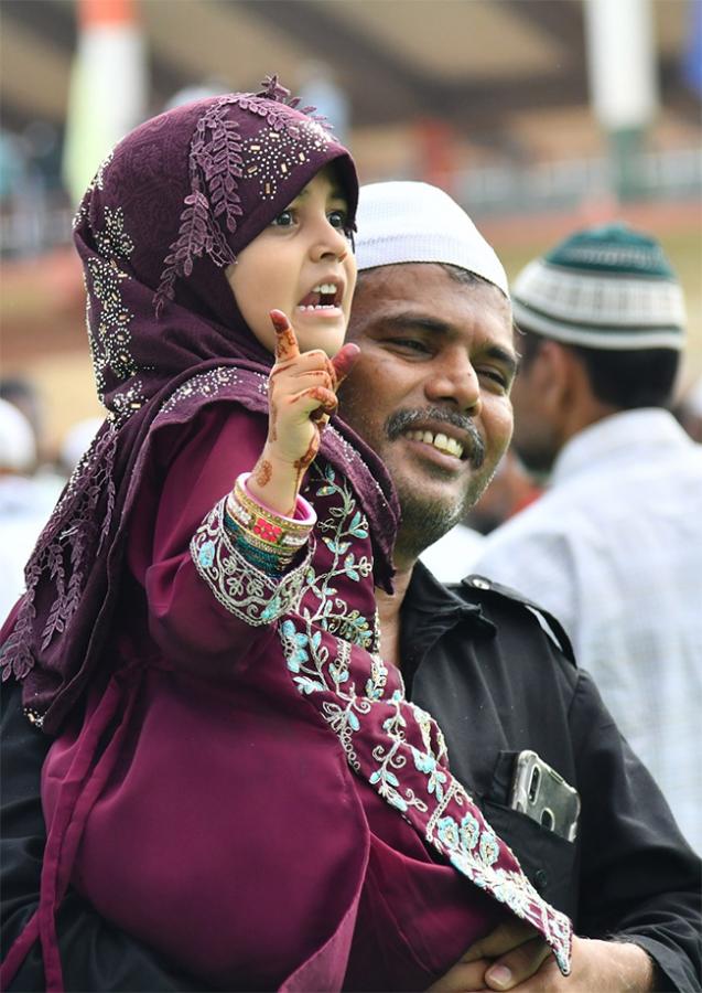 ramzan festival: Muslims offer special prayers Indira Gandhi Municipal Stadium in Vijayawada - Sakshi11