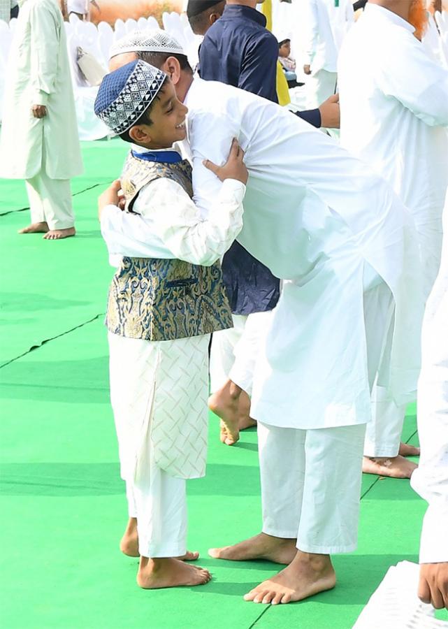 ramzan festival: Muslims offer special prayers Indira Gandhi Municipal Stadium in Vijayawada - Sakshi12