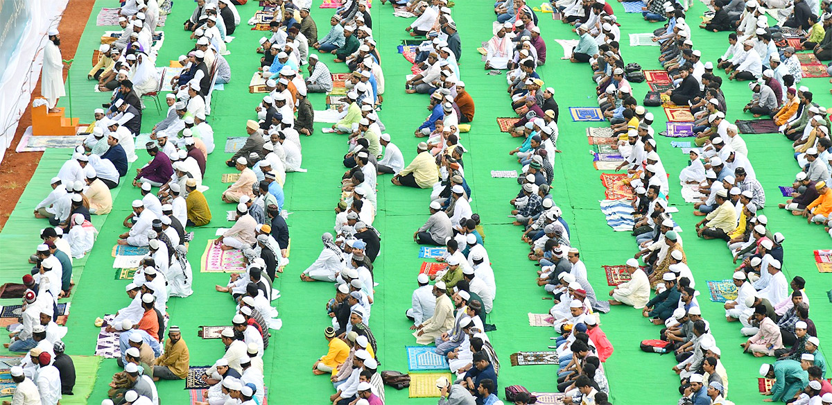 ramzan festival: Muslims offer special prayers Indira Gandhi Municipal Stadium in Vijayawada - Sakshi13