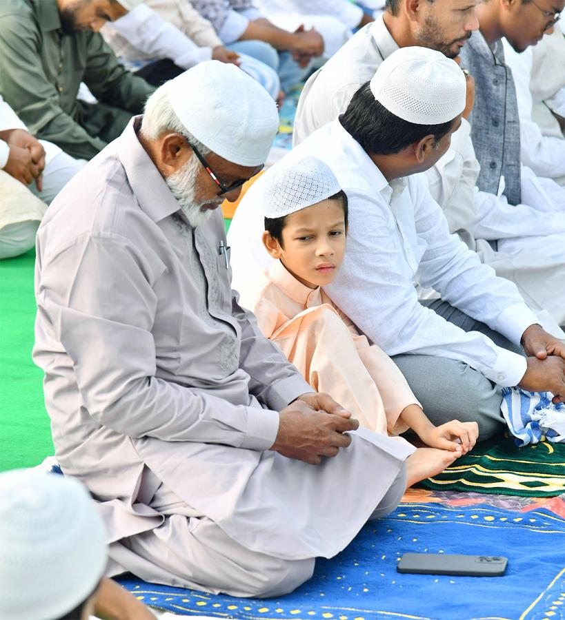 ramzan festival: Muslims offer special prayers Indira Gandhi Municipal Stadium in Vijayawada - Sakshi19