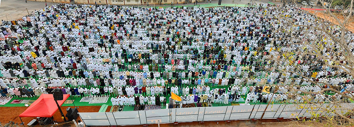 ramzan festival: Muslims offer special prayers Indira Gandhi Municipal Stadium in Vijayawada - Sakshi20