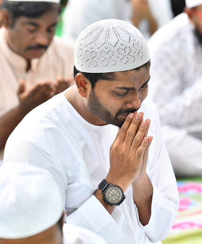 ramzan festival: Muslims offer special prayers Indira Gandhi Municipal Stadium in Vijayawada - Sakshi24