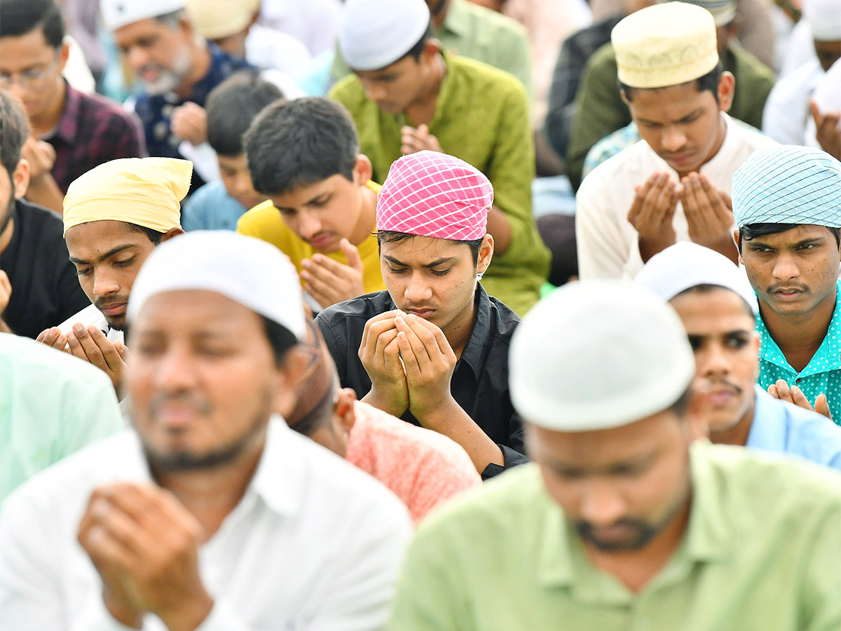 ramzan festival: Muslims offer special prayers Indira Gandhi Municipal Stadium in Vijayawada - Sakshi26