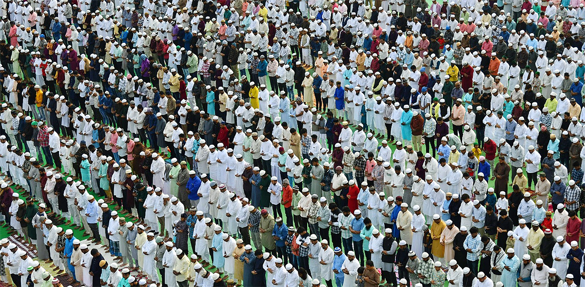 ramzan festival: Muslims offer special prayers Indira Gandhi Municipal Stadium in Vijayawada - Sakshi29