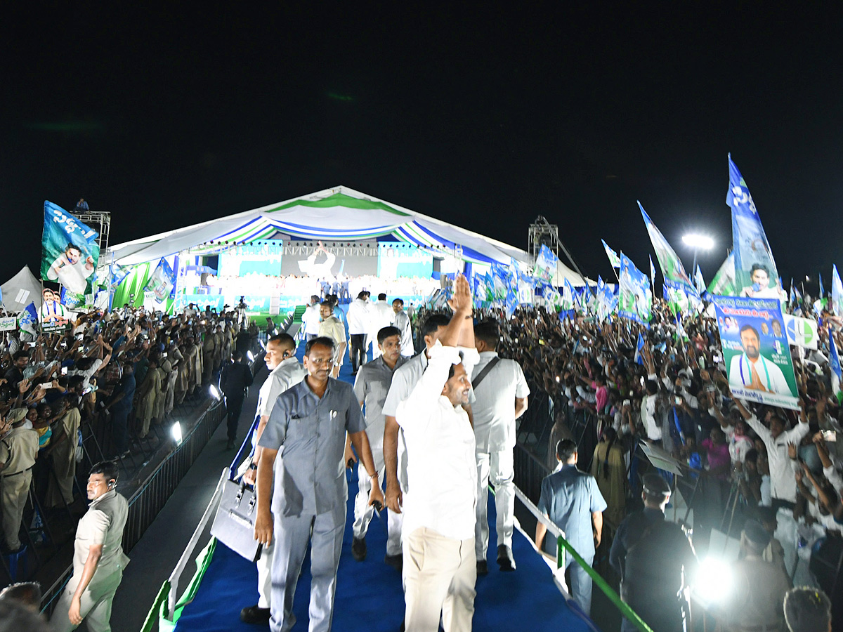 AP CM YS Jagan Memantha Siddham Public Meeting at Guntur Photos - Sakshi2