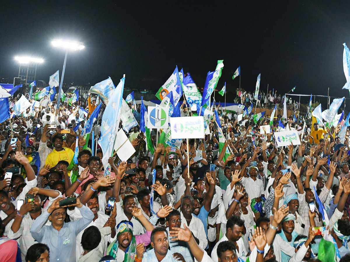 AP CM YS Jagan Memantha Siddham Public Meeting at Guntur Photos - Sakshi5