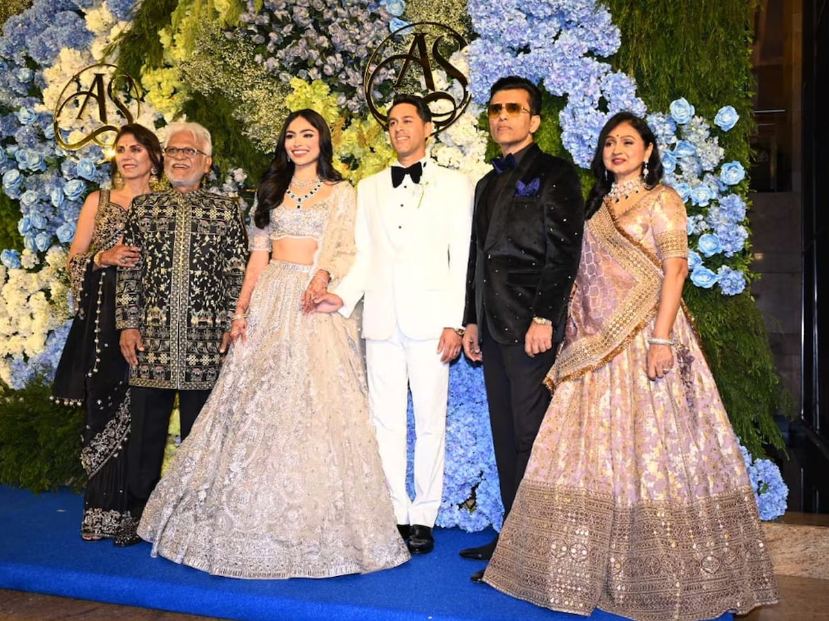 Stars Buzz Famous Producer Anand Pandit's Daughter Aishwarya Wedding Photos - Sakshi4