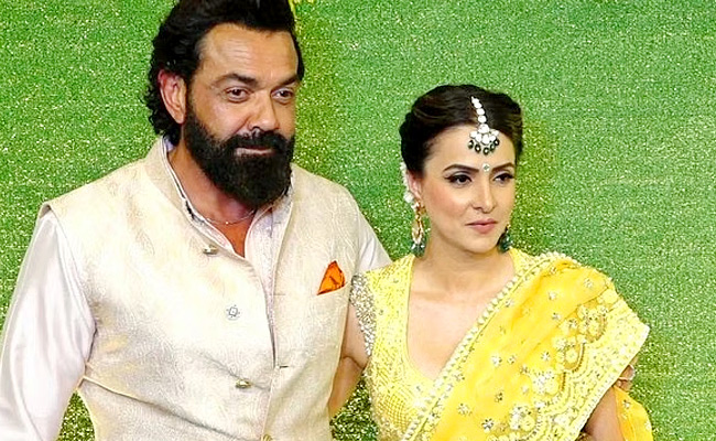 Bobby Deol Wife At Salman Khan EID Party Photos - Sakshi5