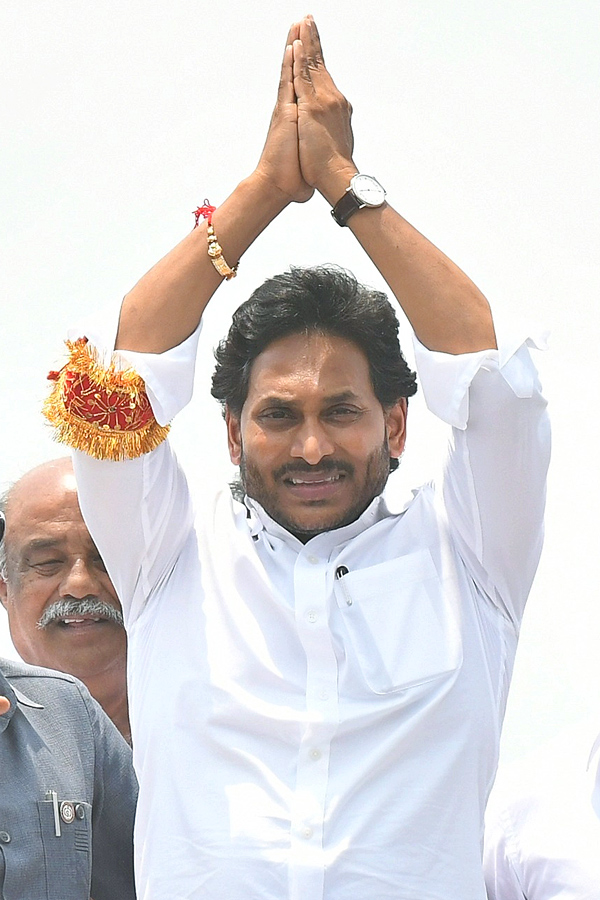 CM YS Jagan Memantha Siddham Road Show in Sattenapalle Photos - Sakshi14