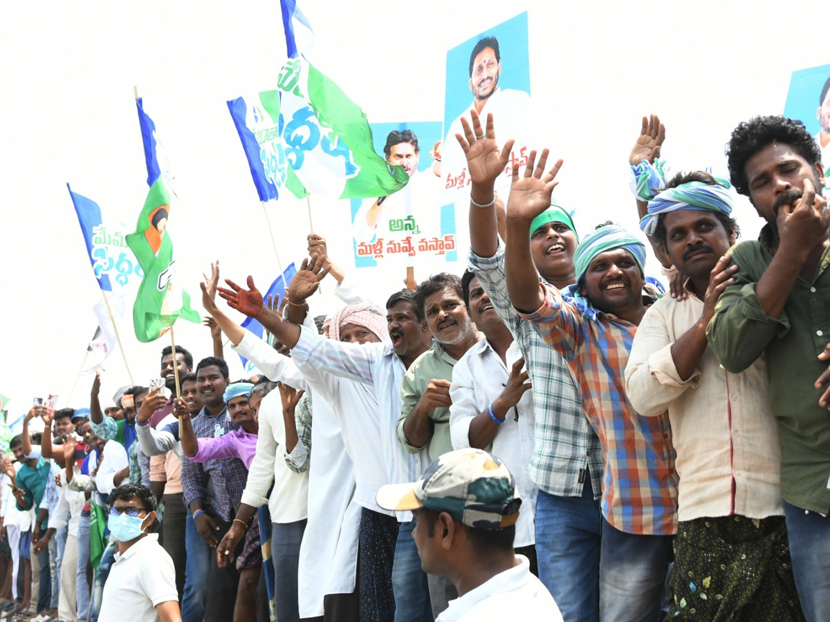 CM YS Jagan Memantha Siddham Road Show in Sattenapalle Photos - Sakshi23