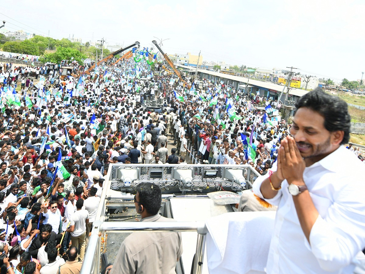 CM YS Jagan Memantha Siddham Road Show in Sattenapalle Photos - Sakshi26