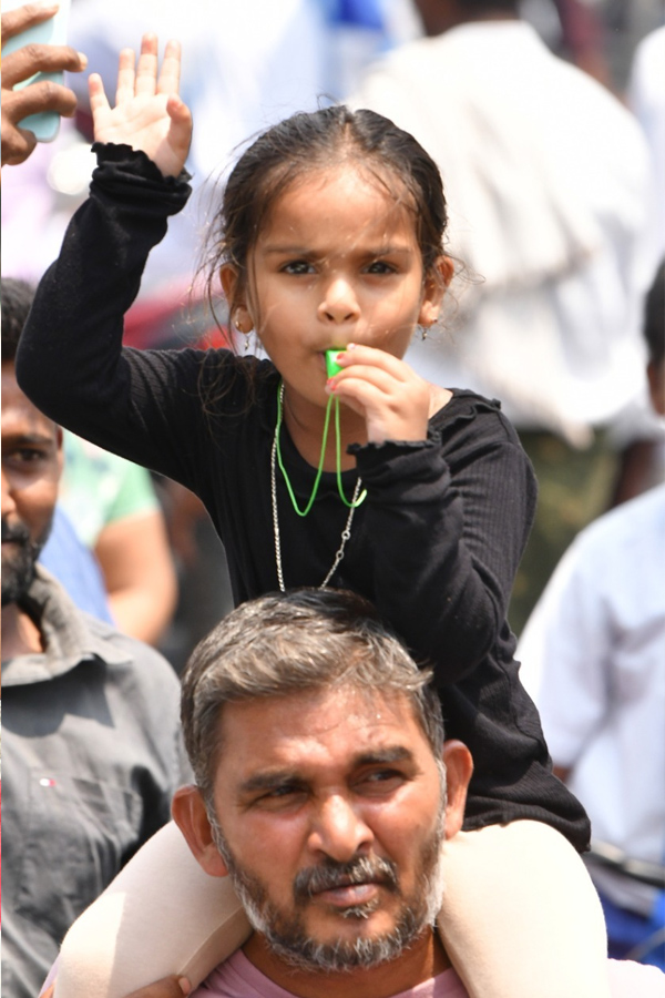 CM YS Jagan Memantha Siddham Road Show in Sattenapalle Photos - Sakshi29