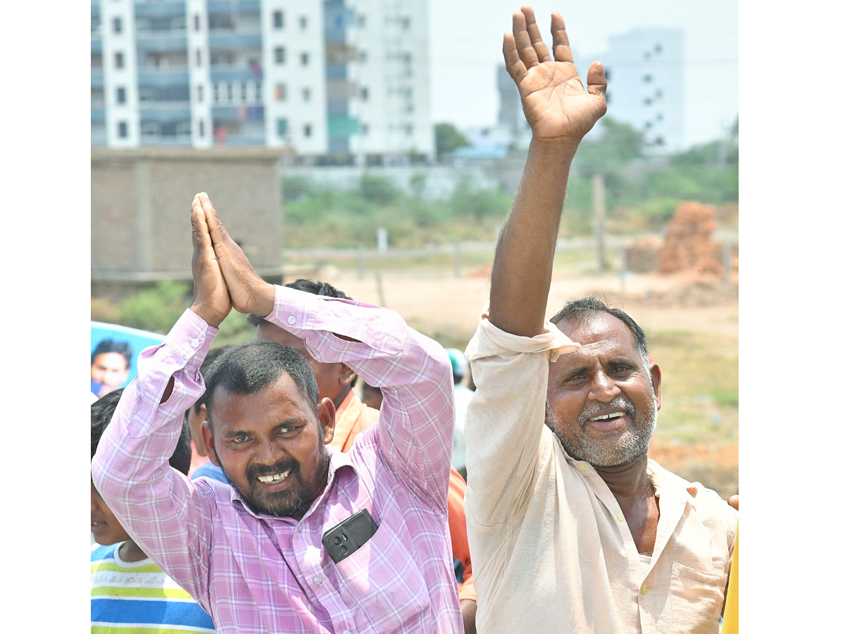 CM YS Jagan Memantha Siddham Road Show in Sattenapalle Photos - Sakshi7