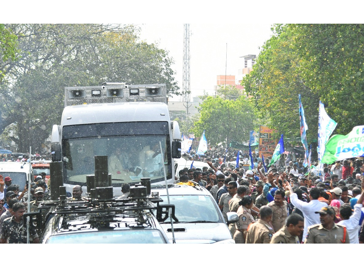 Heavy Rain In CM Jagan Memanatha Siddam Bus Yatra Photos - Sakshi5