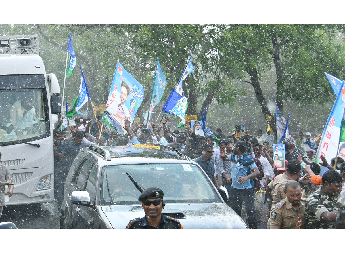 Heavy Rain In CM Jagan Memanatha Siddam Bus Yatra Photos - Sakshi8