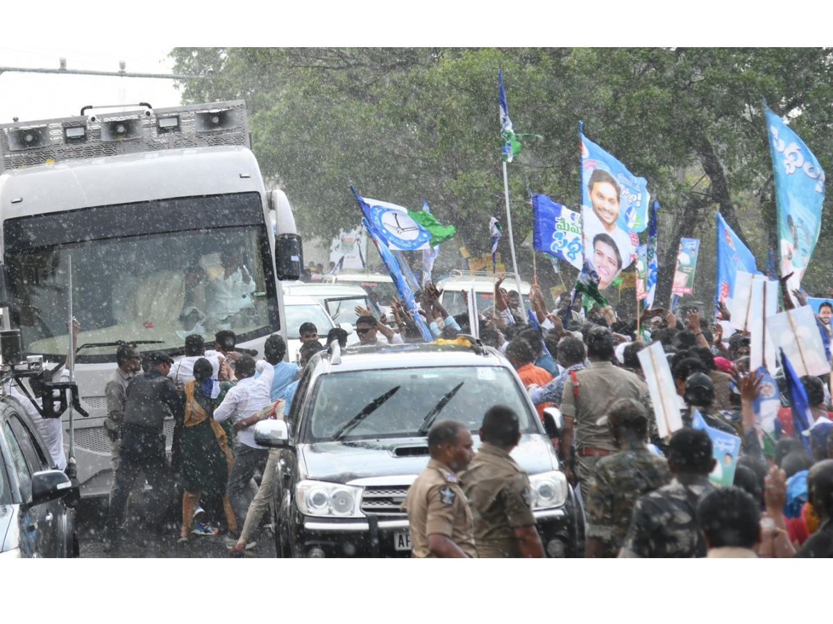 Heavy Rain In CM Jagan Memanatha Siddam Bus Yatra Photos - Sakshi9