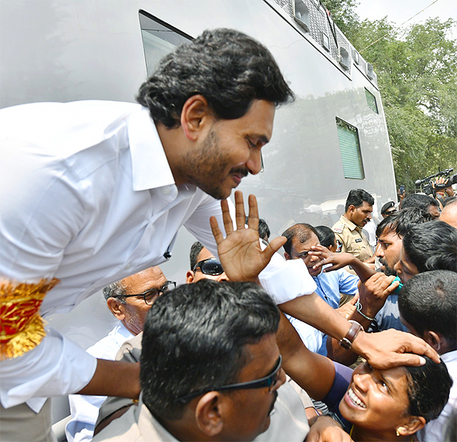 Huge Crowd Attends CM YS Jagan Memanta Siddham Bus Yatra At Guntur - Sakshi20