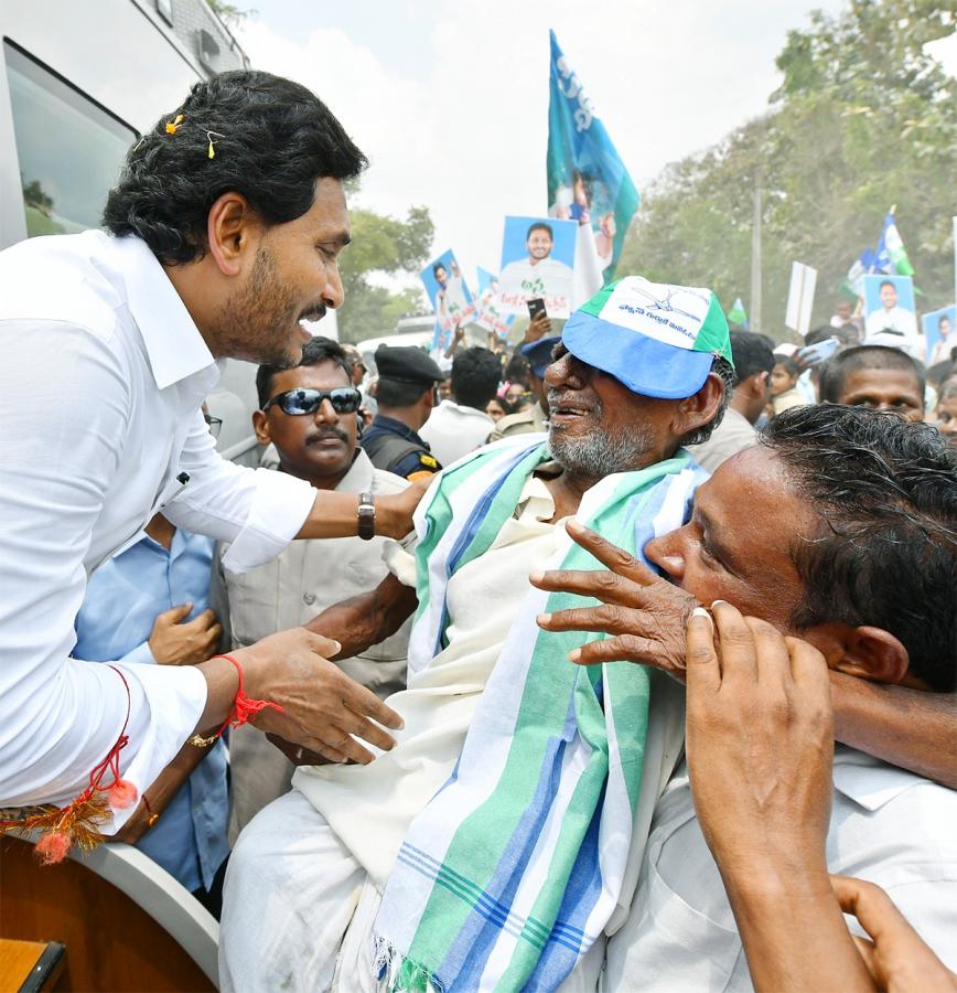 Huge Crowd Attends CM YS Jagan Memanta Siddham Bus Yatra At Guntur - Sakshi28