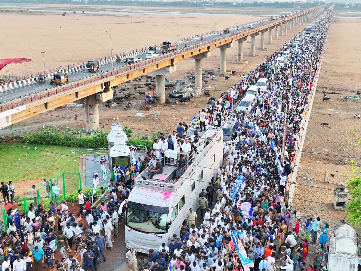 AP CM YS Jagan Mohan Reddy Memantha Siddham Bus Yatra Road Show At Vijayawad Kanaka Durga Varadhi Photos - Sakshi7