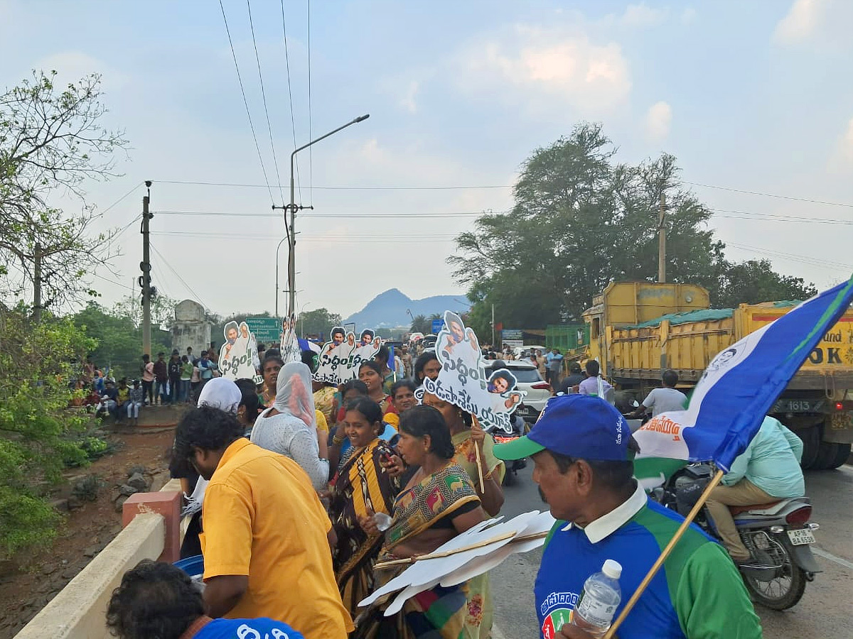 CM Jagan Memantha Siddham Bus Yatra At Kanaka Durga Varadhi in Rain Photos - Sakshi2