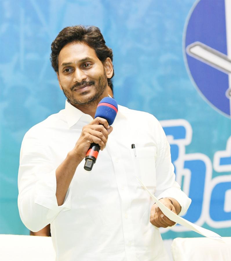 CM Jagan Slams Chandrababu Nara Lokesh At Mangalagiri Mukha Mukhi - Sakshi5