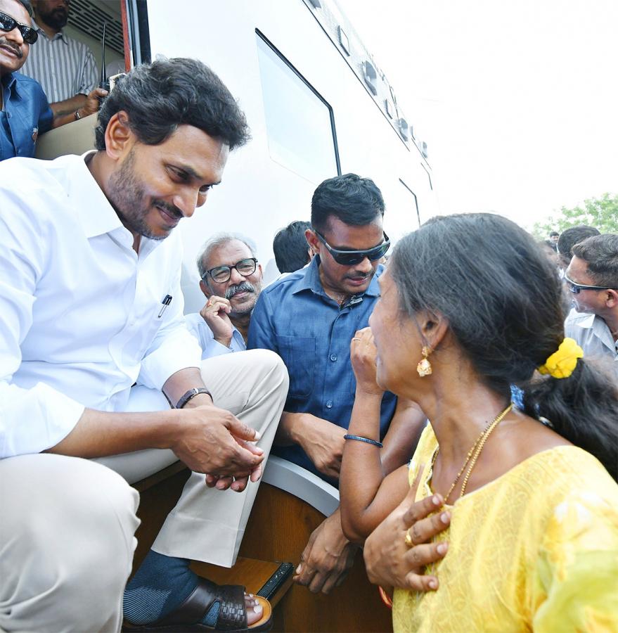 Mangalagiri Cword Photos In CM Jagan Memantha Siddham Bus Yatra - Sakshi12