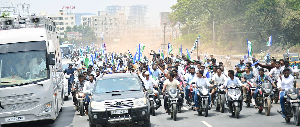 Mangalagiri Cword Photos In CM Jagan Memantha Siddham Bus Yatra - Sakshi13