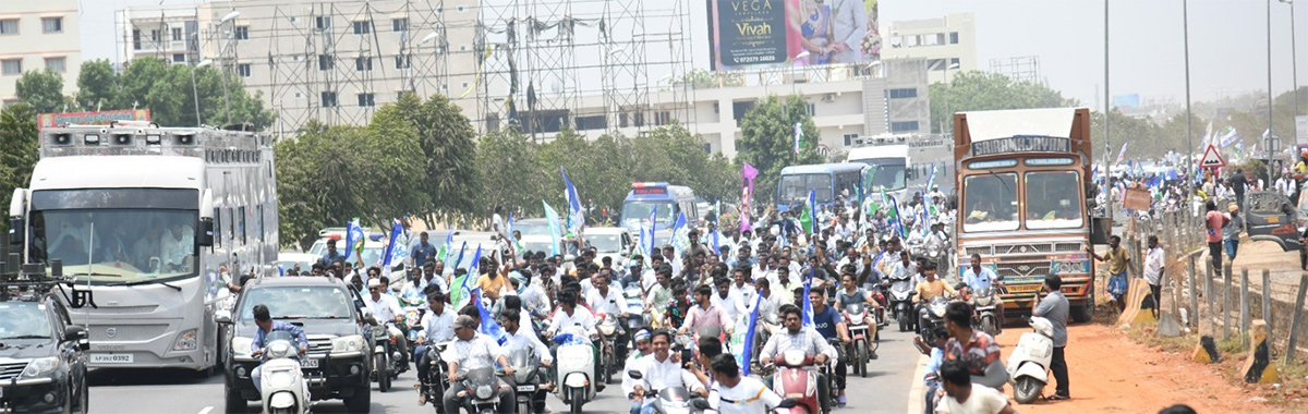 Mangalagiri Cword Photos In CM Jagan Memantha Siddham Bus Yatra - Sakshi15