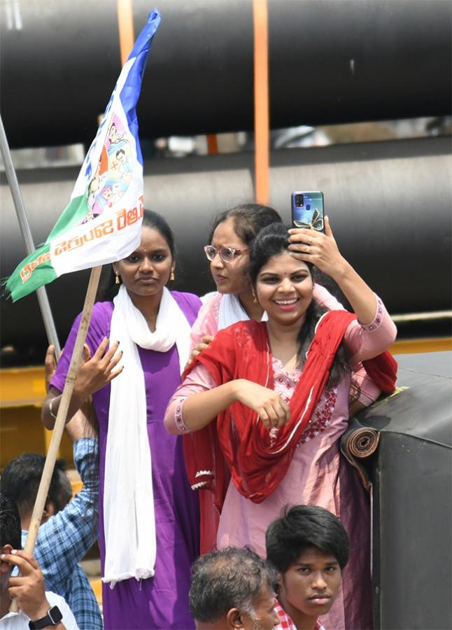 Mangalagiri Cword Photos In CM Jagan Memantha Siddham Bus Yatra - Sakshi16