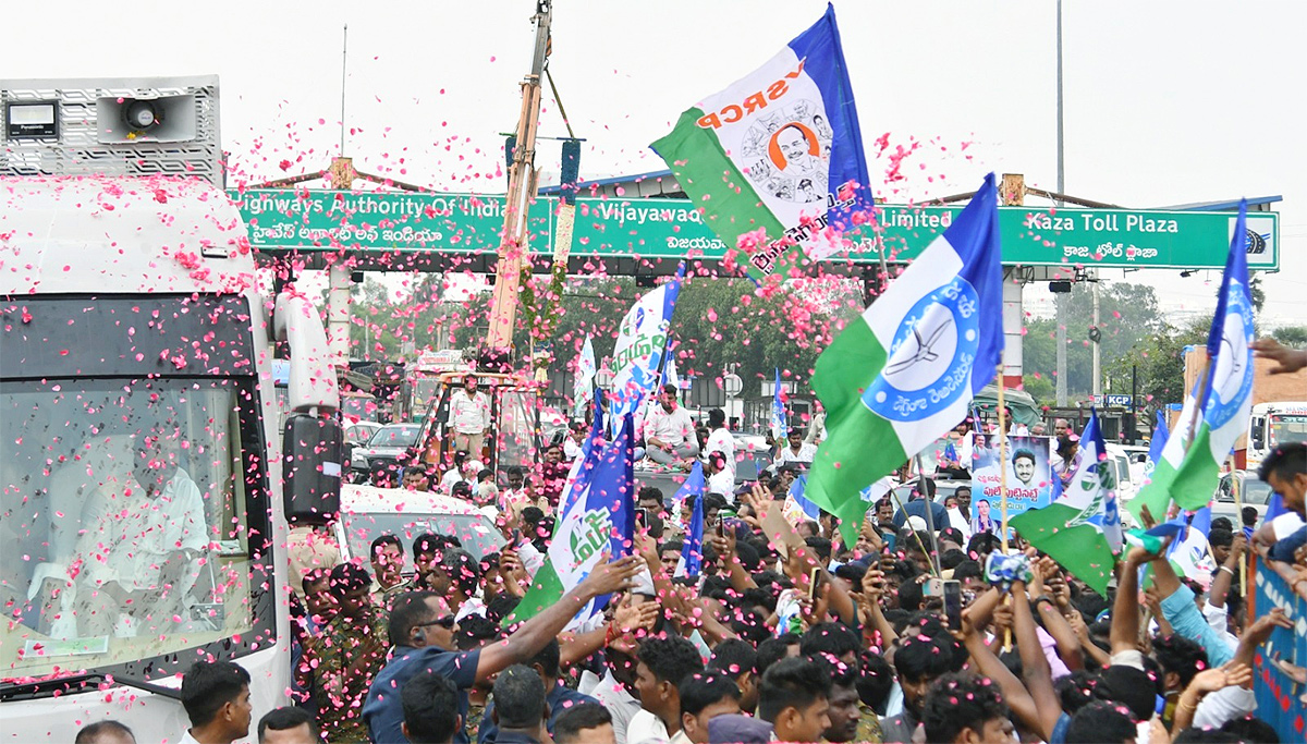 Mangalagiri Cword Photos In CM Jagan Memantha Siddham Bus Yatra - Sakshi17