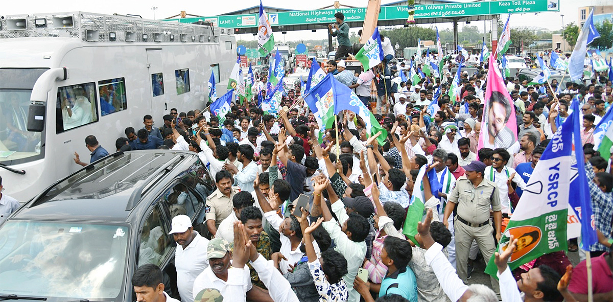 Mangalagiri Cword Photos In CM Jagan Memantha Siddham Bus Yatra - Sakshi20