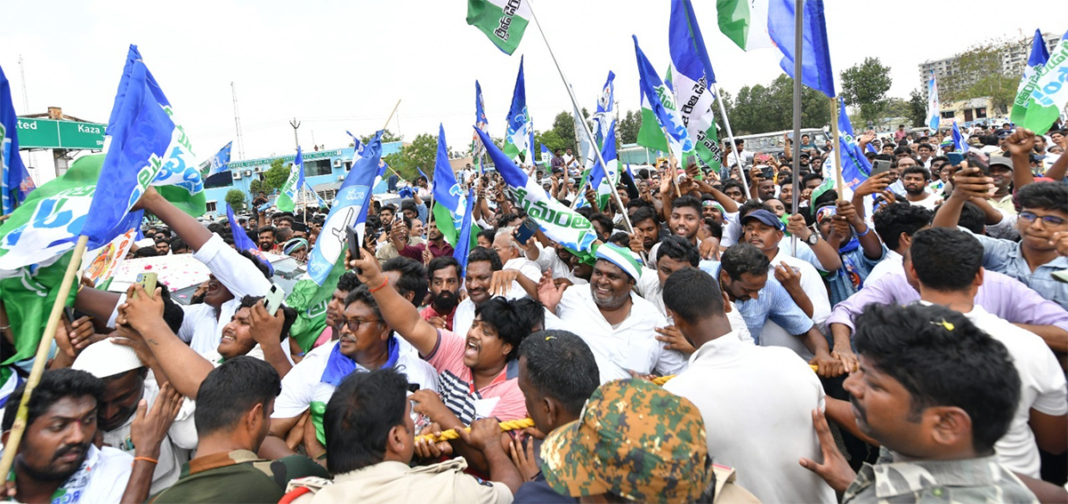 Mangalagiri Cword Photos In CM Jagan Memantha Siddham Bus Yatra - Sakshi23