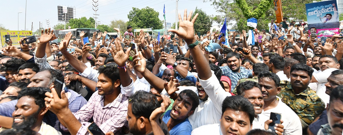 Mangalagiri Cword Photos In CM Jagan Memantha Siddham Bus Yatra - Sakshi26