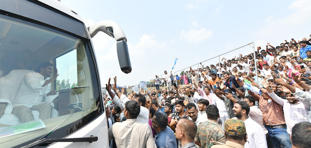 Mangalagiri Cword Photos In CM Jagan Memantha Siddham Bus Yatra - Sakshi3