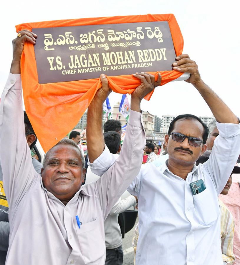 Mangalagiri Cword Photos In CM Jagan Memantha Siddham Bus Yatra - Sakshi30