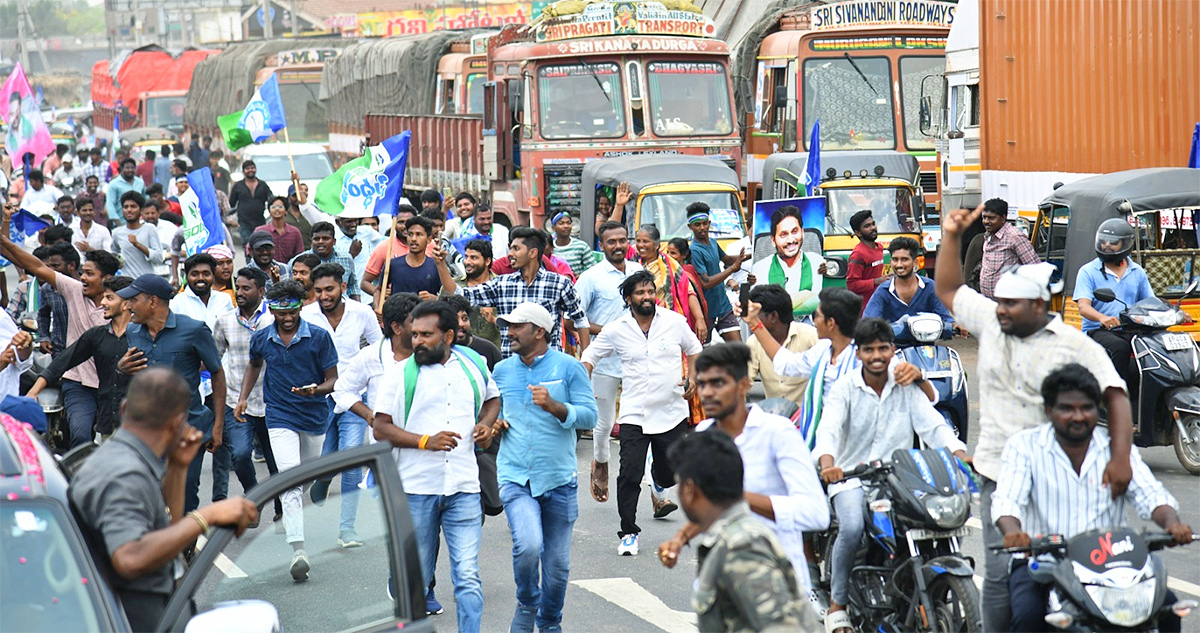 Mangalagiri Cword Photos In CM Jagan Memantha Siddham Bus Yatra - Sakshi35