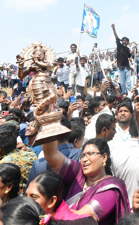 Mangalagiri Cword Photos In CM Jagan Memantha Siddham Bus Yatra - Sakshi6