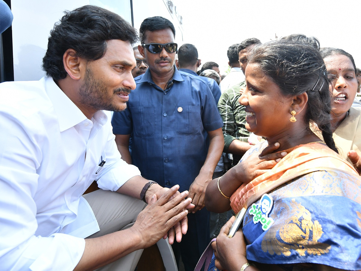 Mangalagiri Cword Photos In CM Jagan Memantha Siddham Bus Yatra - Sakshi9