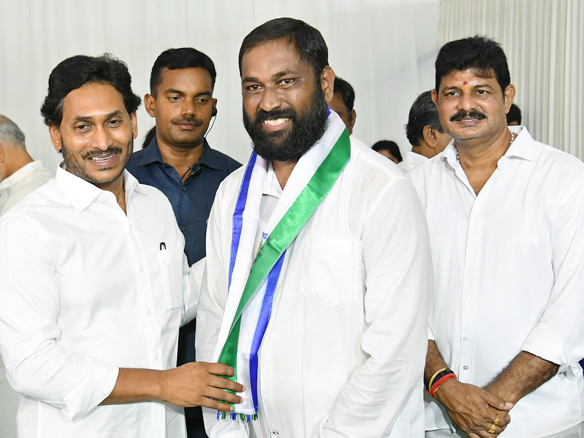 Memantha Siddham: Massive Joining To YSRCP In Guntur District, Photos Gallery Inside - Sakshi12