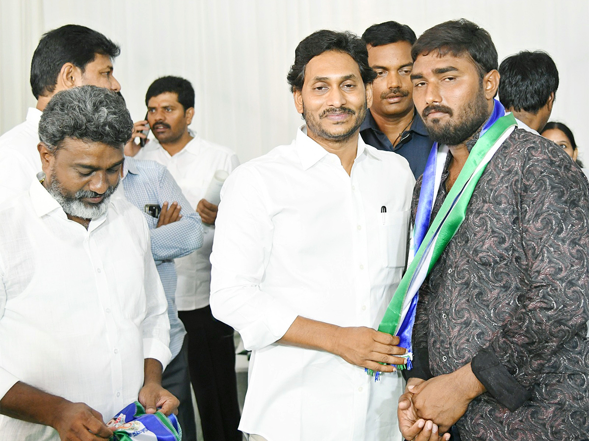 Memantha Siddham: Massive Joining To YSRCP In Guntur District, Photos Gallery Inside - Sakshi14