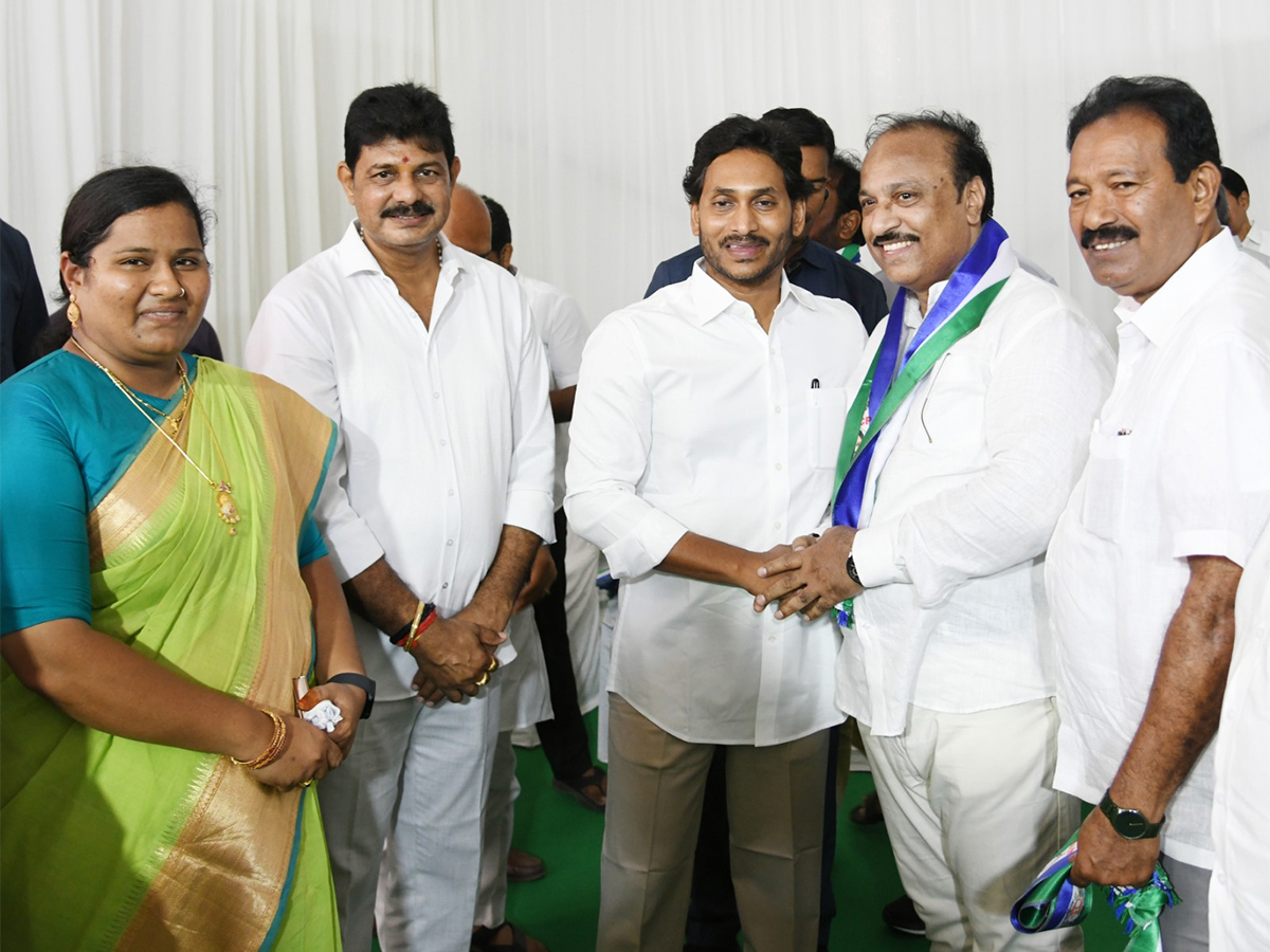 Memantha Siddham: Massive Joining To YSRCP In Guntur District, Photos Gallery Inside - Sakshi5