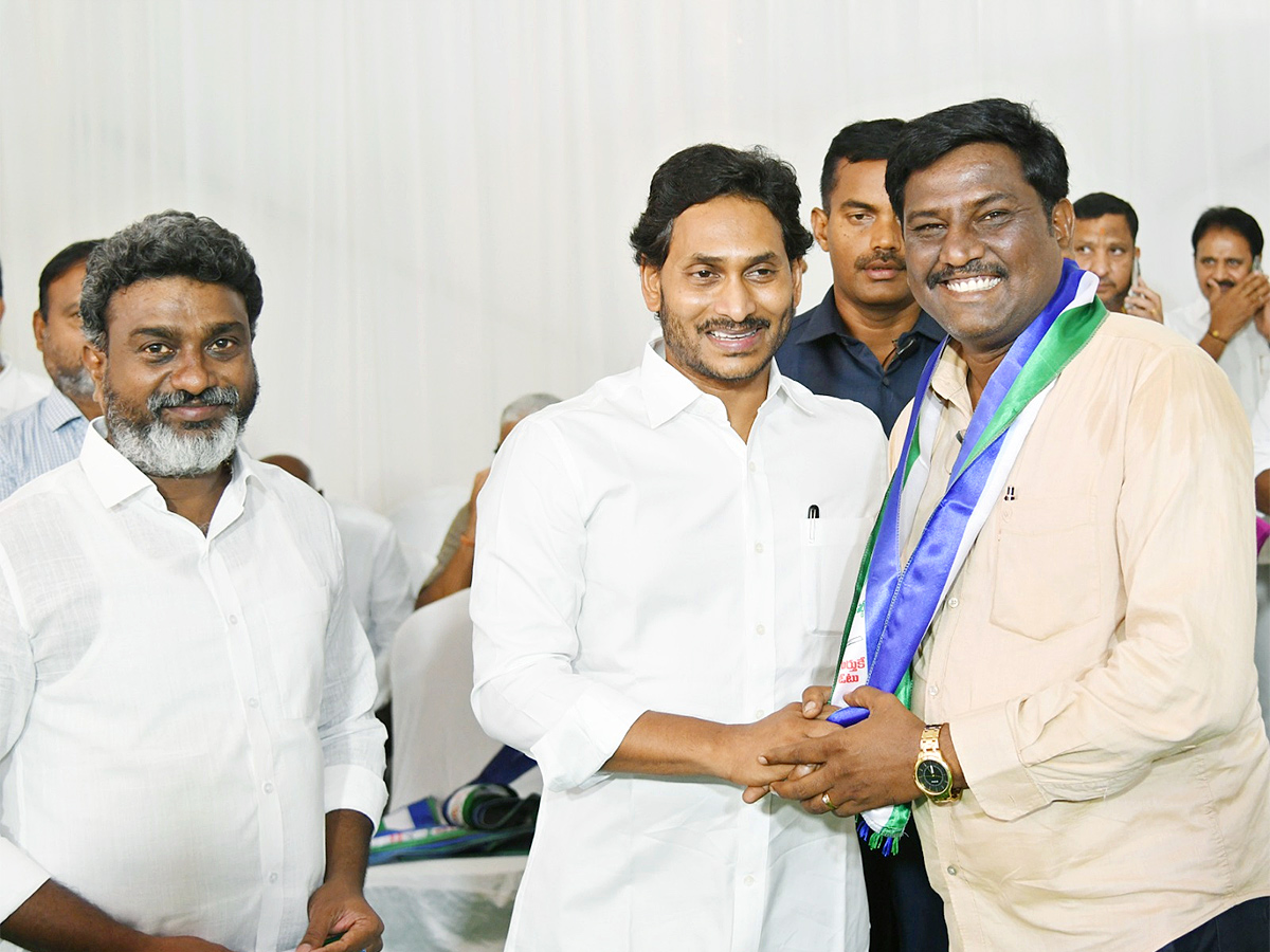 Memantha Siddham: Massive Joining To YSRCP In Guntur District, Photos Gallery Inside - Sakshi9