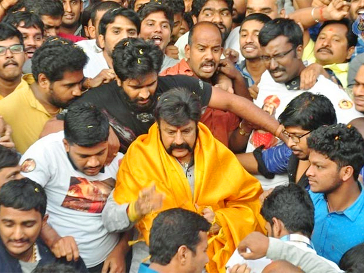 Nandamuri Balakrishna Did it Fans Photos - Sakshi9