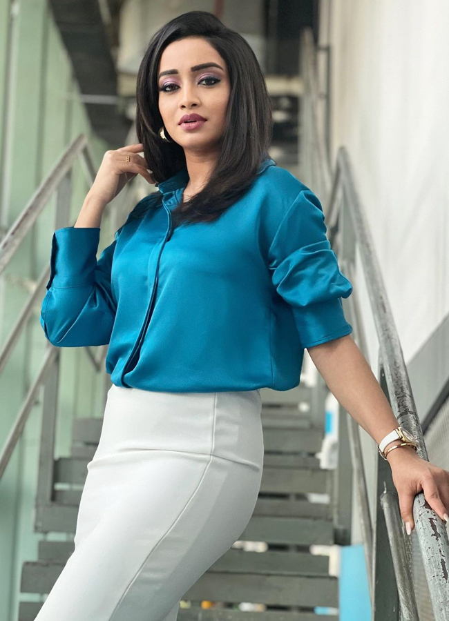 Telugu Anchor Turned Cricket Commentator Vindhya Vishaka Photos - Sakshi13