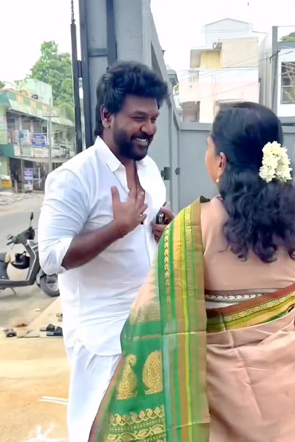 Raghava Lawrence Builds Temple For His Mother Photos - Sakshi2