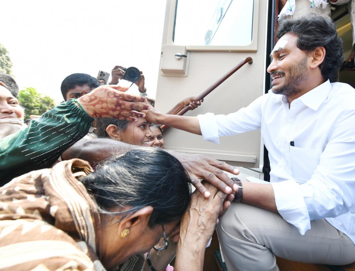 YS Jagan Mohan Reddy Memantha Siddham Bus Yatra Photo Gallery - Sakshi2