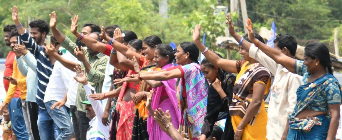 YS Jagan Mohan Reddy Memantha Siddham Bus Yatra Photo Gallery - Sakshi3