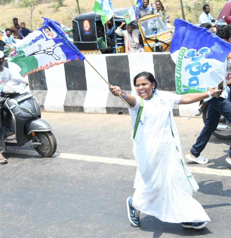 YS Jagan Mohan Reddy Memantha Siddham Bus Yatra Photo Gallery - Sakshi5