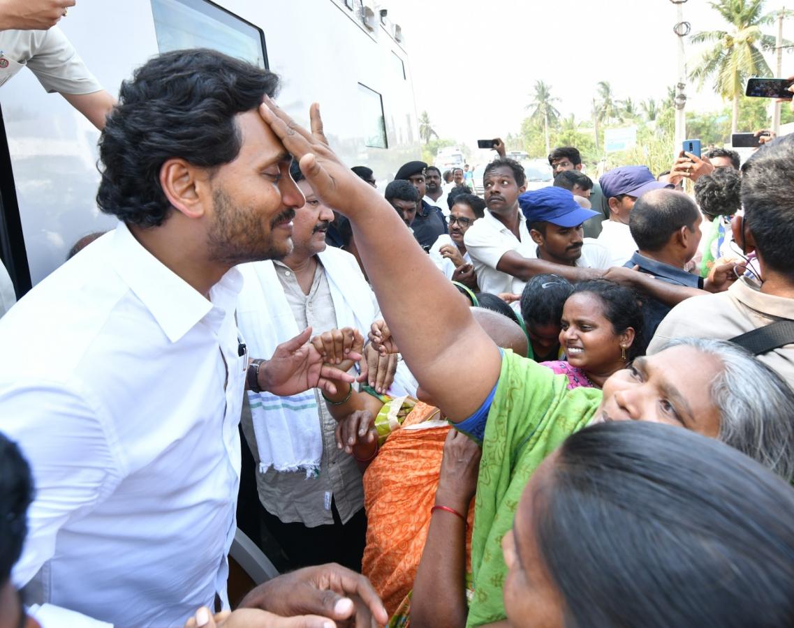 YS Jagan Mohan Reddy Memantha Siddham Bus Yatra Photo Gallery - Sakshi7