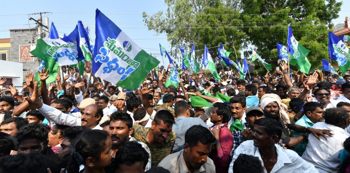 YS Jagan Mohan Reddy Memantha Siddham Bus Yatra Photo Gallery - Sakshi10